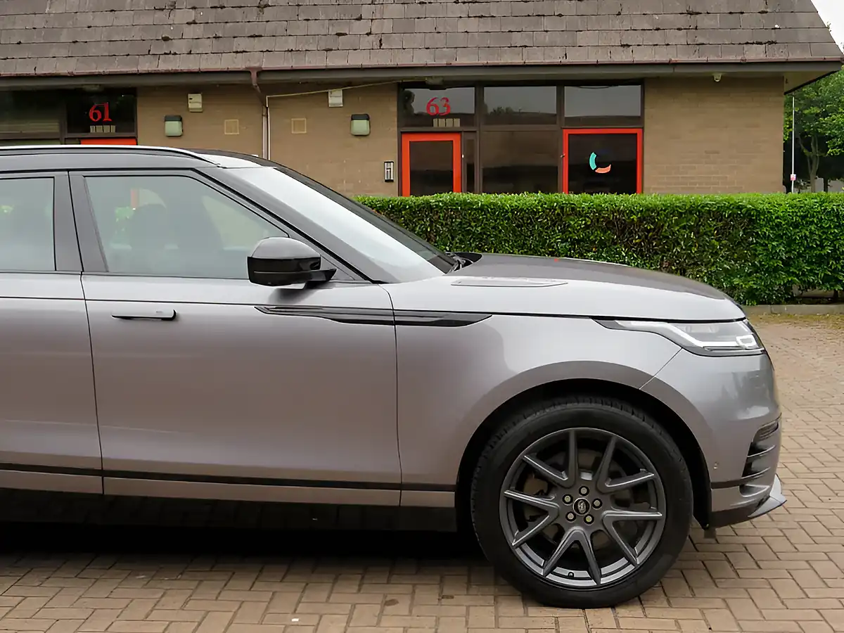 Used 2021 Land Rover Range Rover Velar R-Dynamic Se Eiger Grey Metallic - Interior and Exterior details 9
