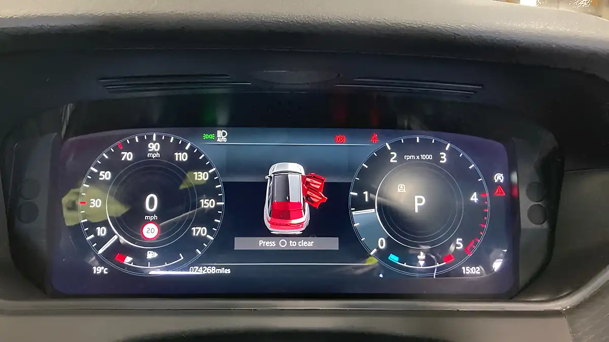 Used 2021 Land Rover Range Rover Velar R-Dynamic Se Grey - Interior and Exterior details 9