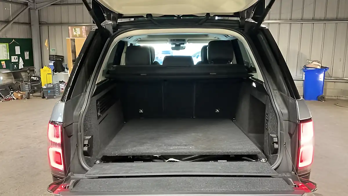 Used 2021 Land Rover Range Rover Vogue Grey - Interior and Exterior details 10