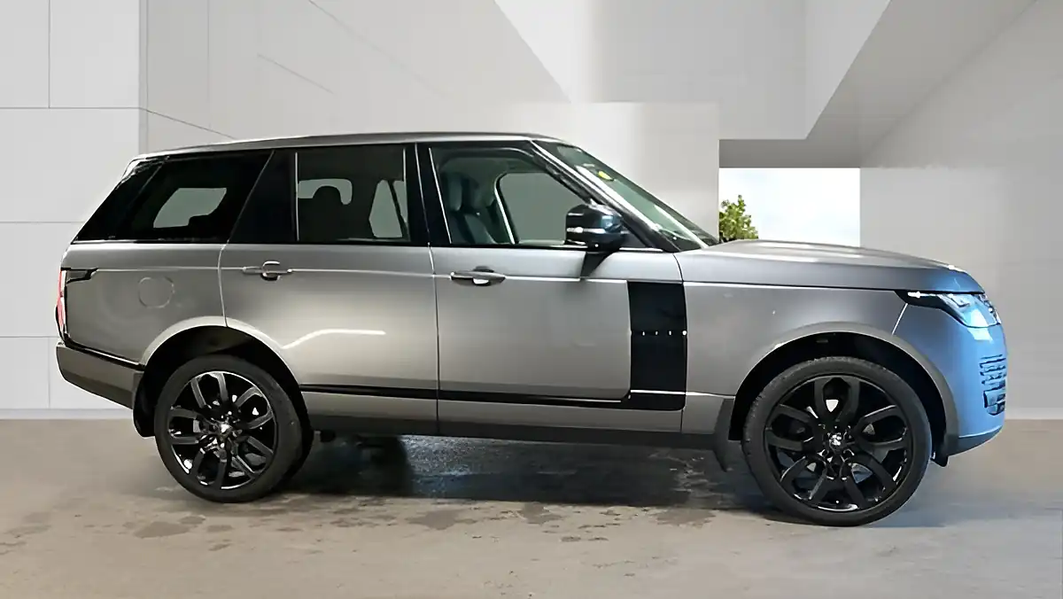 Used 2021 Land Rover Range Rover Vogue Grey - Interior and Exterior details 4