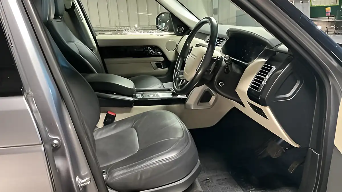 Used 2021 Land Rover Range Rover Vogue Grey - Interior and Exterior details 7