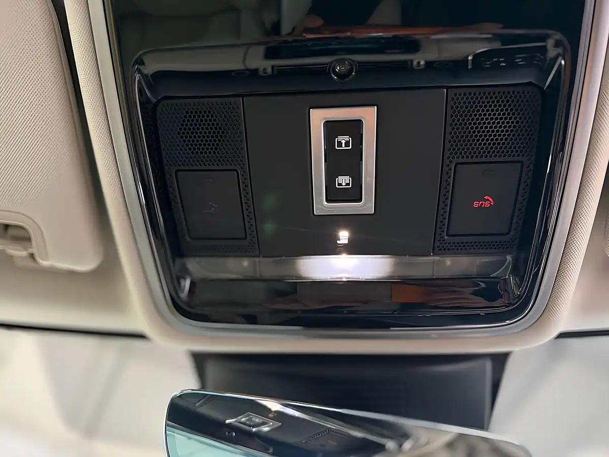 Used 2021 Land Rover Range Rover Vogue Silver - Interior and Exterior details 11