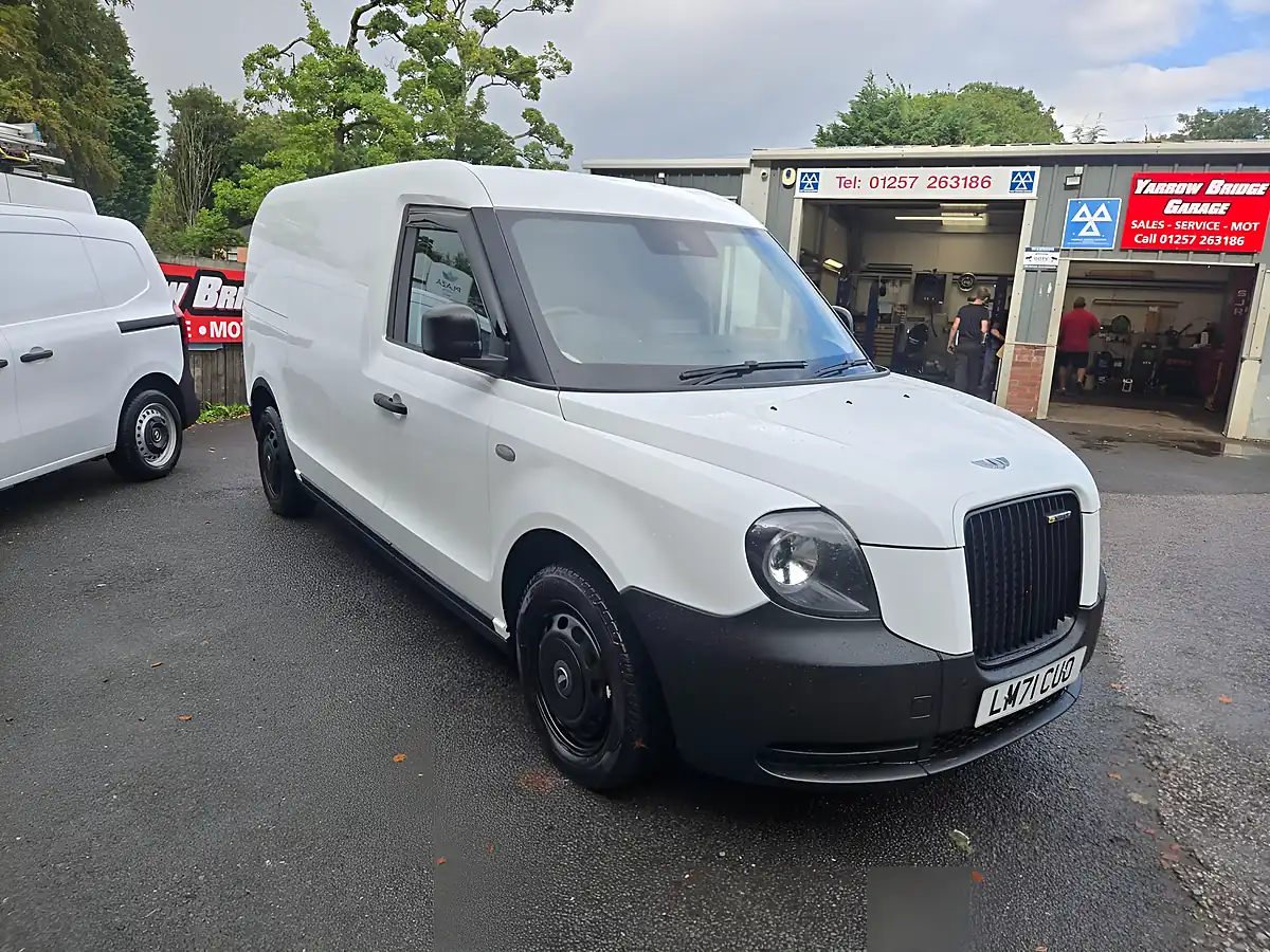Used 2021 Levc VN5 Business Van White - Front View