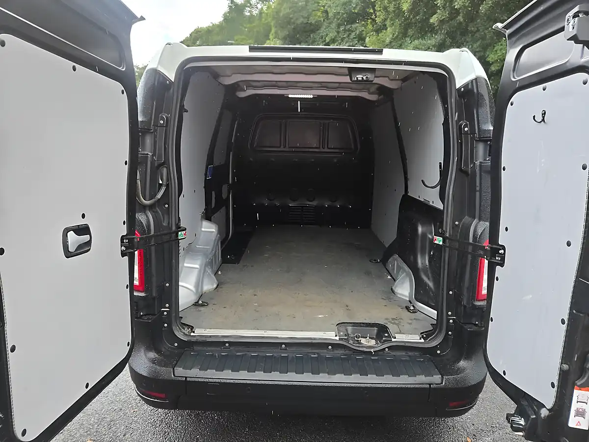 Used 2021 Levc VN5 Business Van White - Interior and Exterior details 10