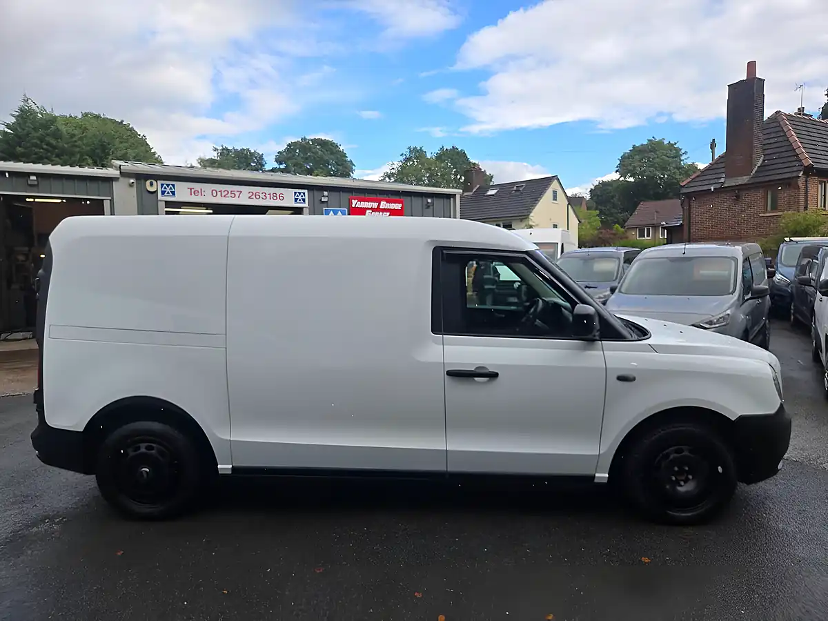 Used 2021 Levc VN5 Business Van White - Interior and Exterior details 12