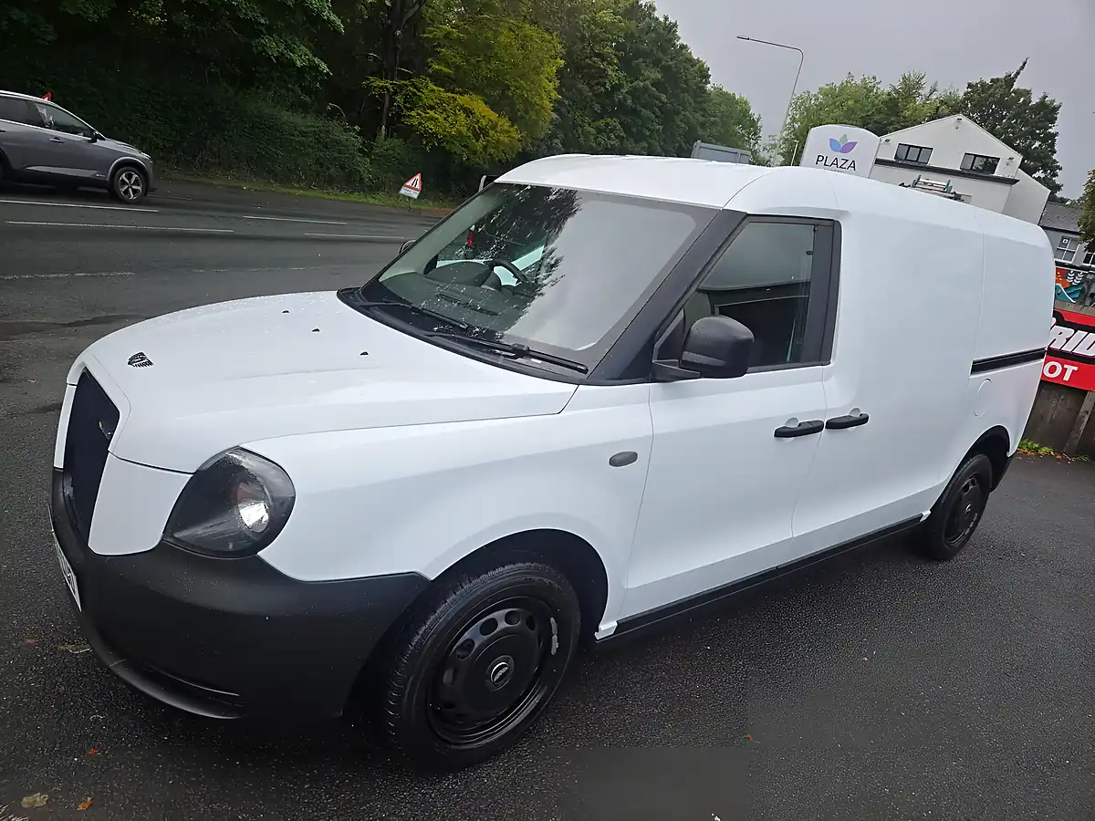 Used 2021 Levc VN5 Business Van White - Interior and Exterior details 3