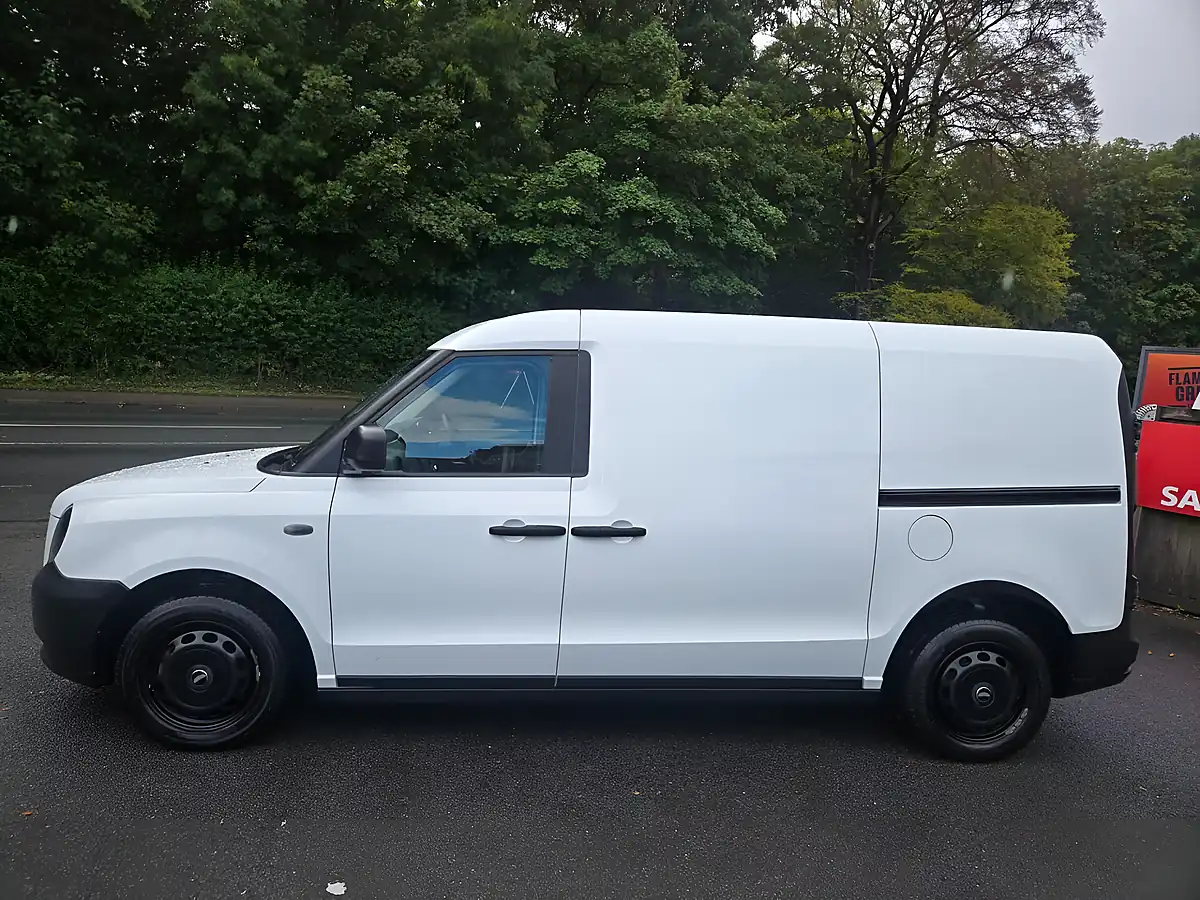 Used 2021 Levc VN5 Business Van White - Interior and Exterior details 4