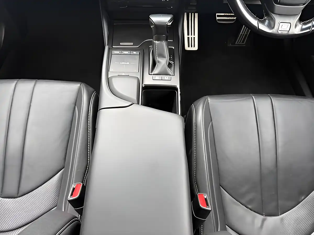 Used 2021 Lexus Es F Sport White - Interior and Exterior details 13