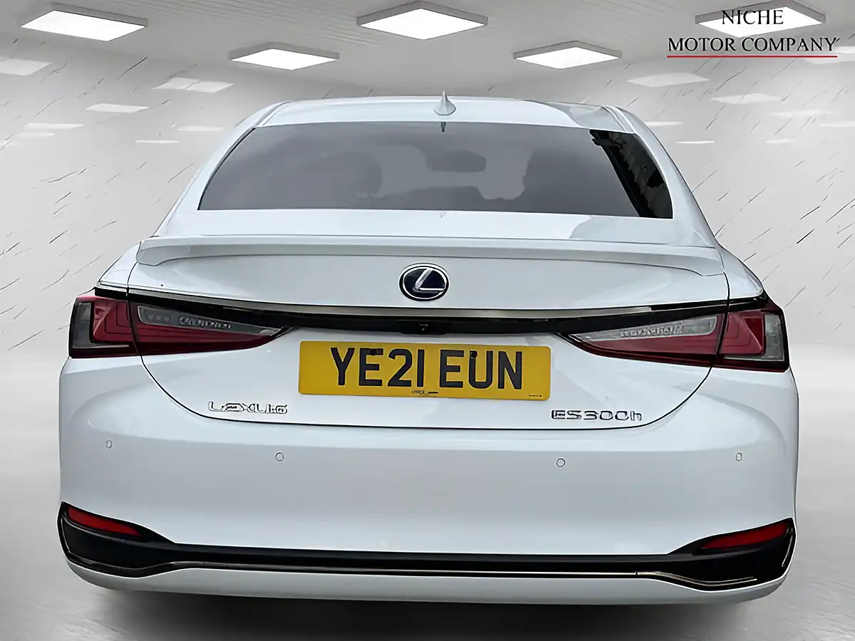 Used 2021 Lexus Es F Sport White - Interior and Exterior details 19