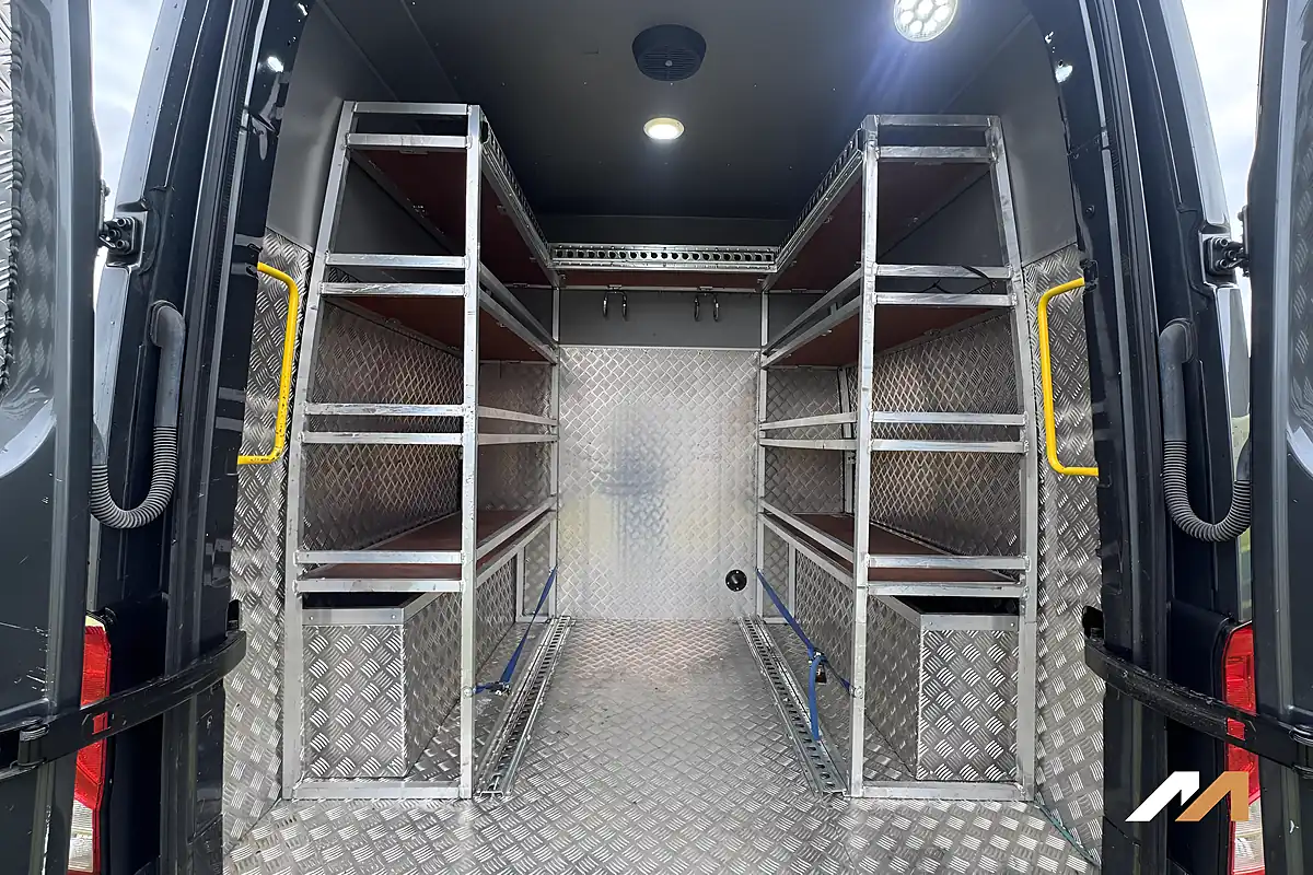 Used 2021 Man Tge Standard Medium Roof Grey - Interior and Exterior details 14