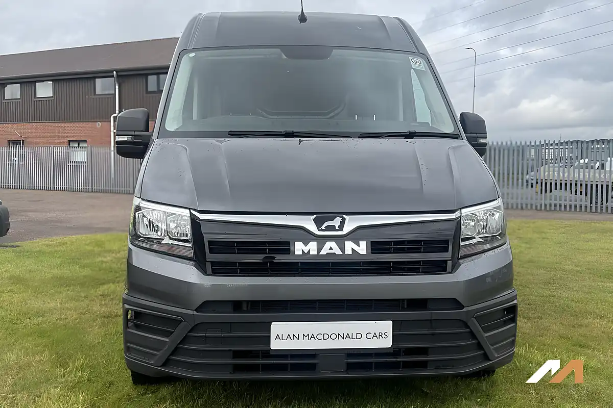 Used 2021 Man Tge Standard Medium Roof Grey - Interior and Exterior details 4