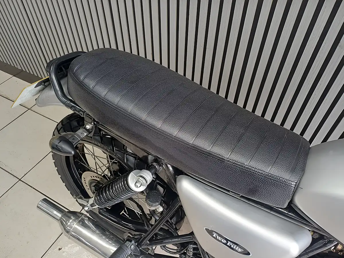 Used 2021 Mash Two Fifty 250 Scrambler Matt Silver - Interior and Exterior details 14