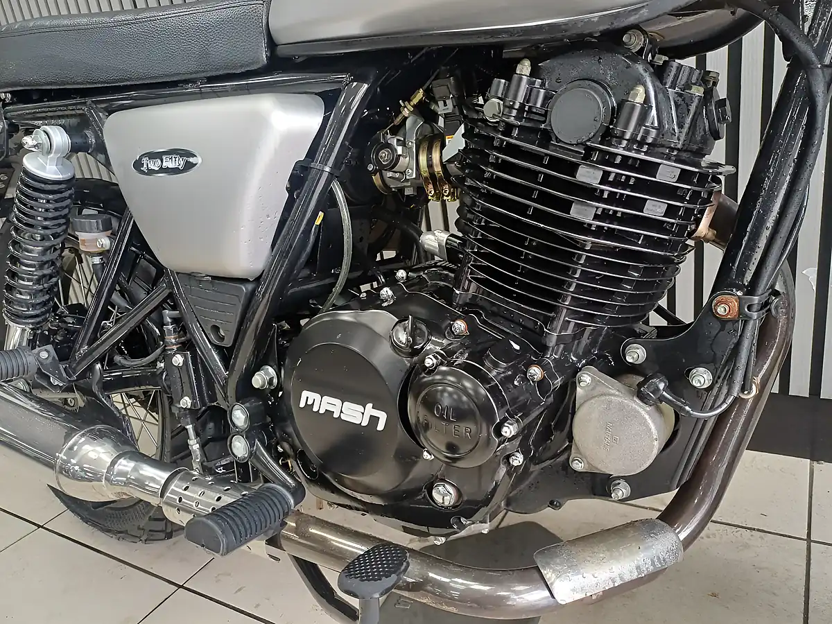 Used 2021 Mash Two Fifty 250 Scrambler Matt Silver - Interior and Exterior details 3