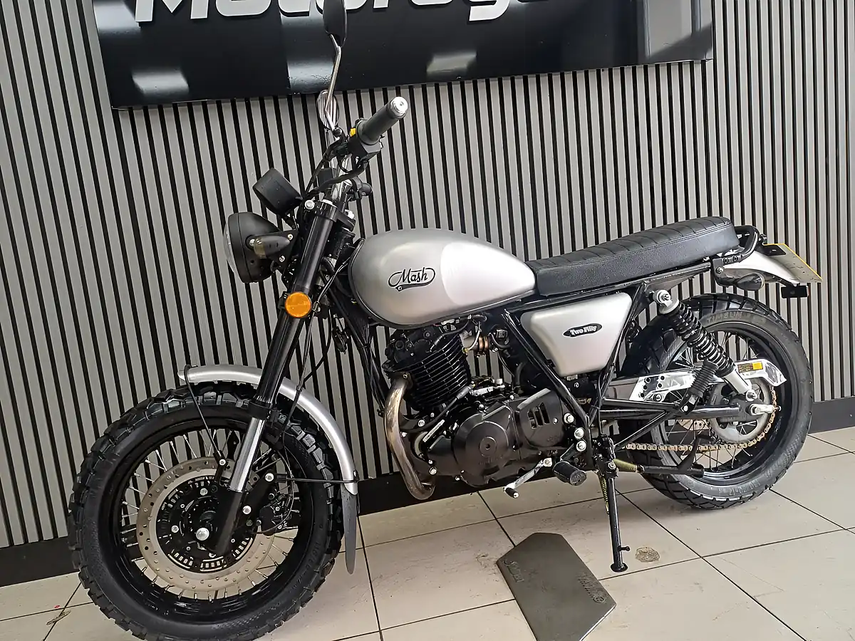 Used 2021 Mash Two Fifty 250 Scrambler Matt Silver - Interior and Exterior details 4