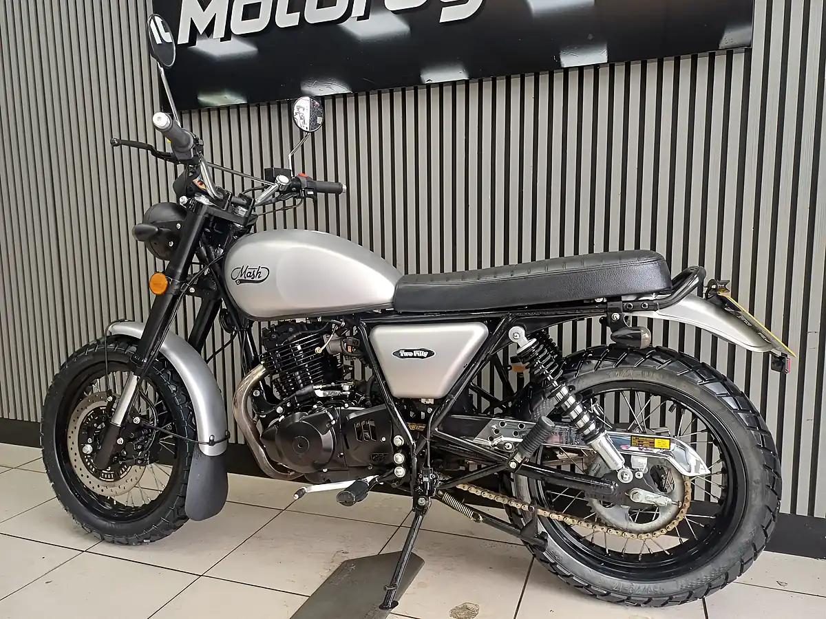 Used 2021 Mash Two Fifty 250 Scrambler Matt Silver - Interior and Exterior details 5