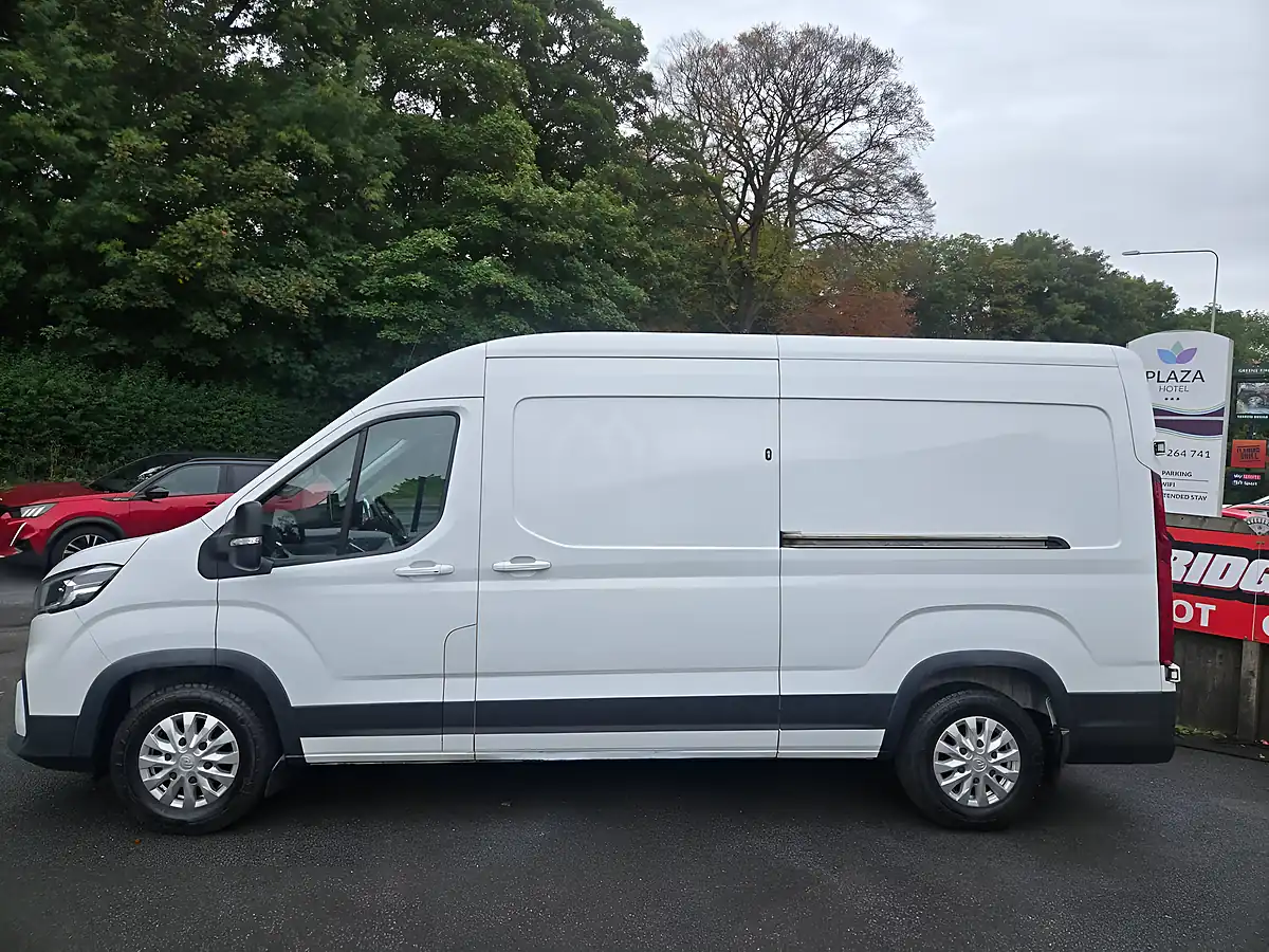 Used 2021 Maxus Deliver 9 Lux High Roof White - Interior and Exterior details 4