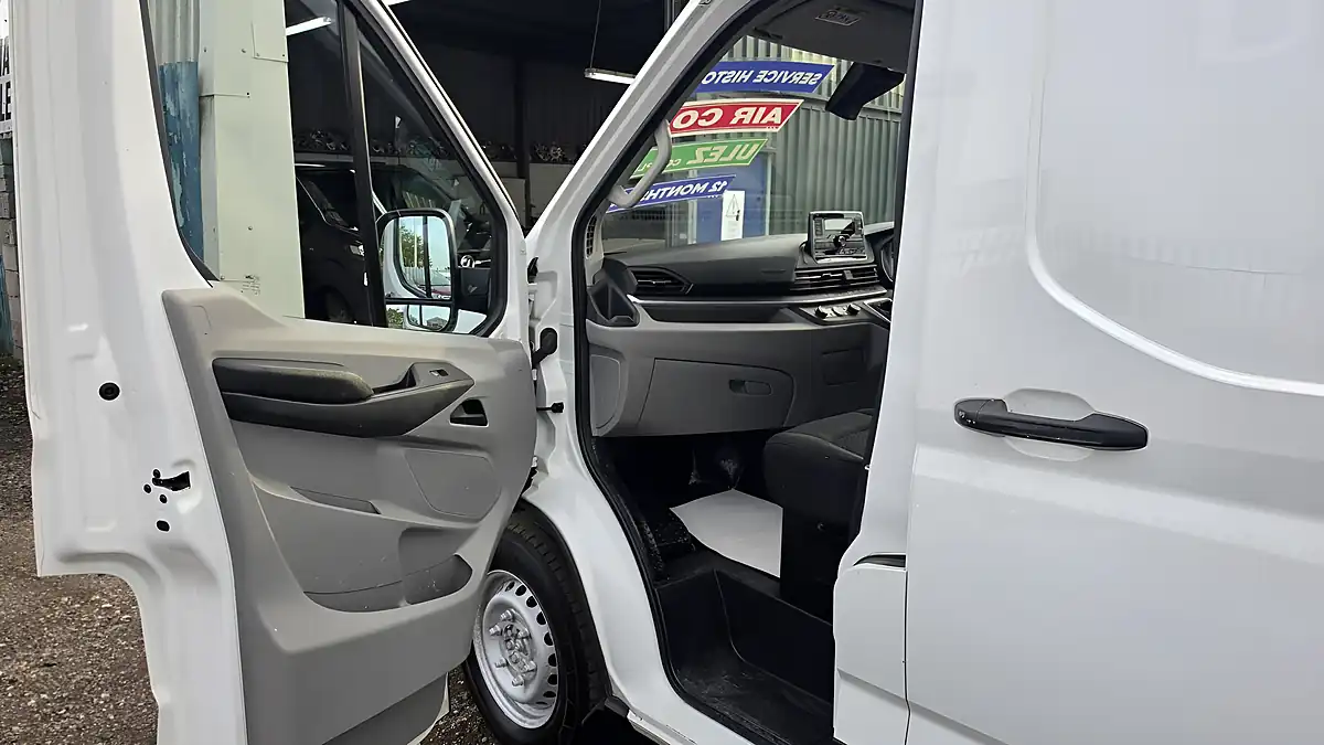 Used 2021 Maxus Deliver 9 Mwb High Roof White - Interior and Exterior details 13