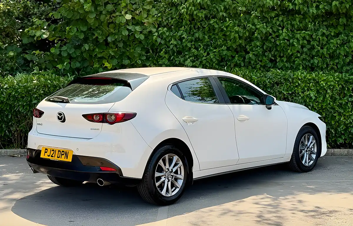 Used 2021 Mazda Mazda3 Se-L White - Interior and Exterior details 4