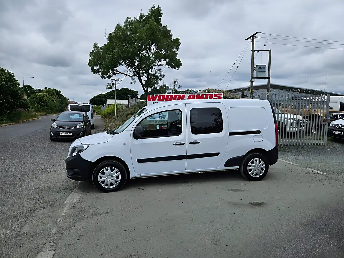 Used 2021 Mercedes-Benz Citan Pure White - Interior and Exterior details 5