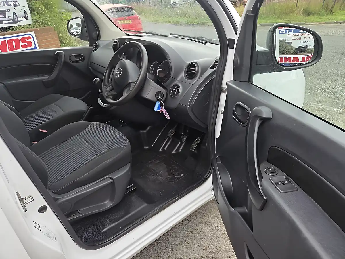 Used 2021 Mercedes-Benz Citan Pure White - Interior and Exterior details 9