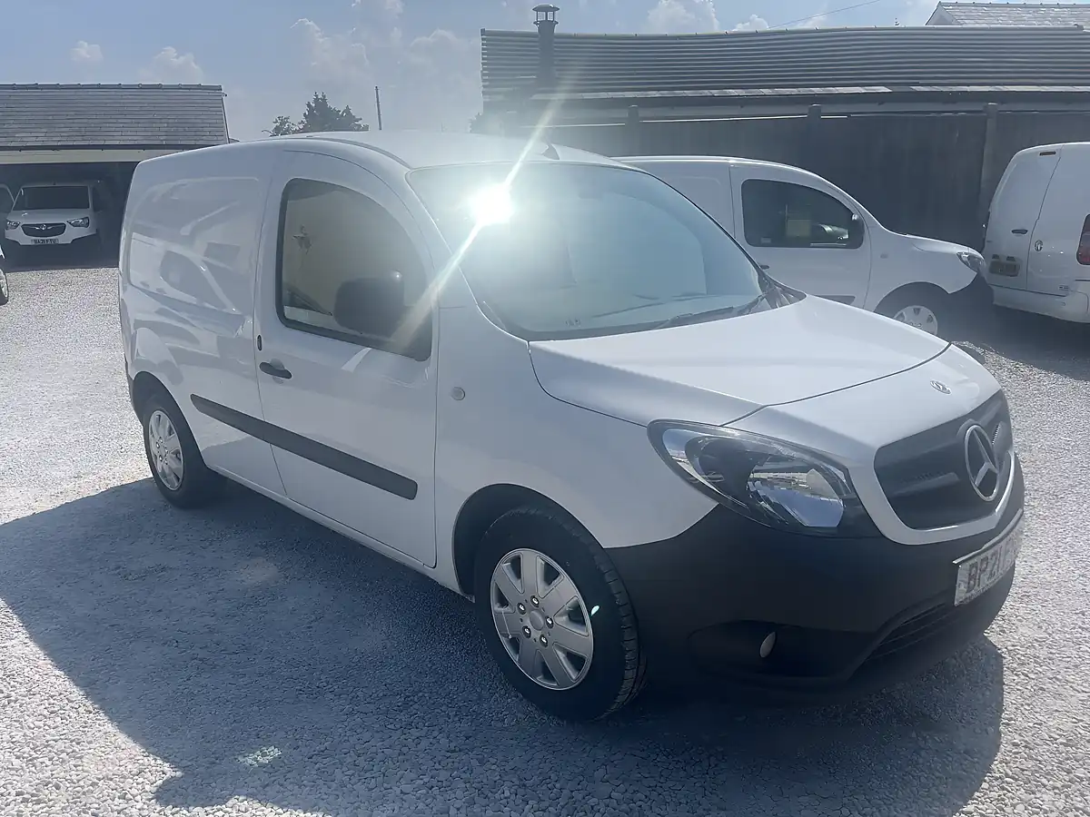 Used 2021 Mercedes-Benz Citan Pure White - Front View