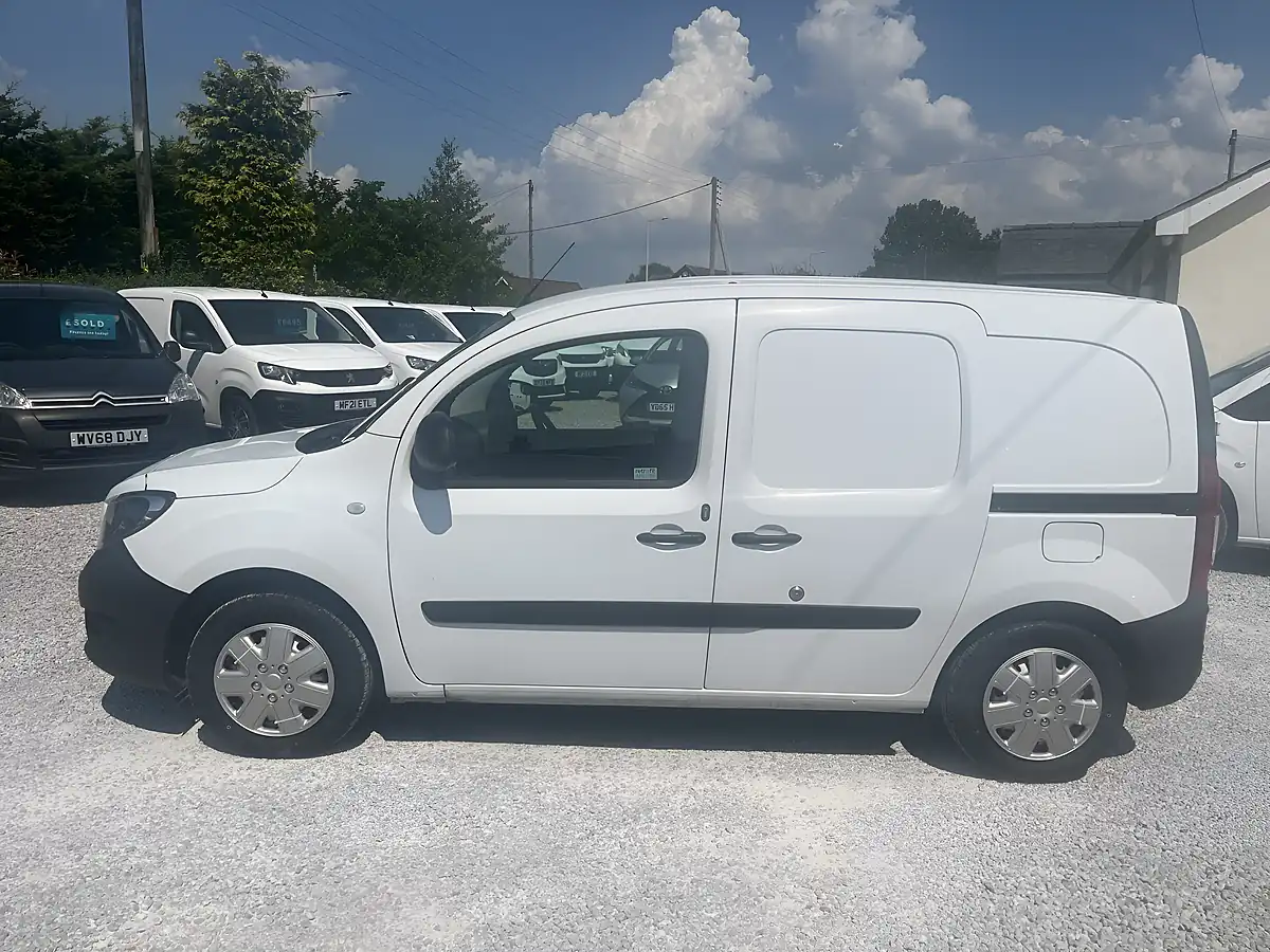 Used 2021 Mercedes-Benz Citan Pure White - Interior and Exterior details 9