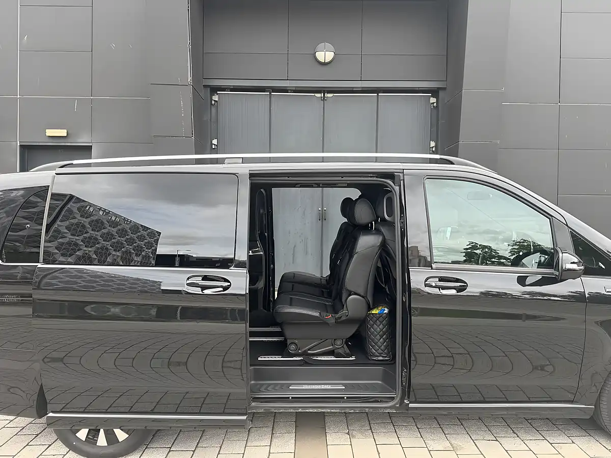 Used 2021 Mercedes-Benz Eqv Sport Black - Interior and Exterior details 15
