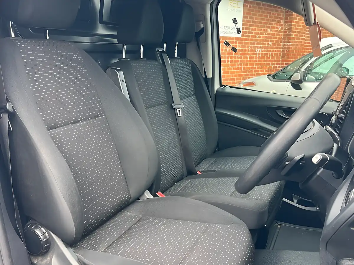 Used 2021 Mercedes-Benz Evito Progressive White - Interior and Exterior details 9