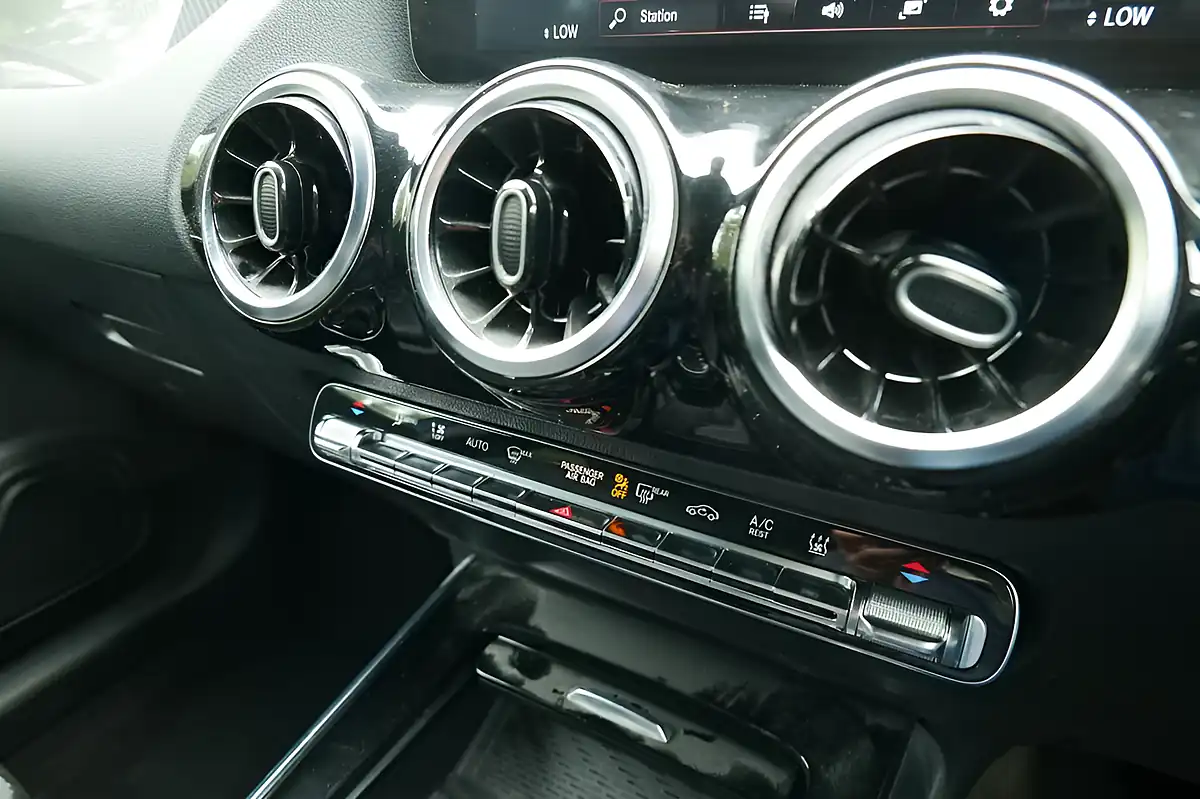 Used 2021 Mercedes-Benz Gla Exclusive Edition Blue - Interior and Exterior details 7