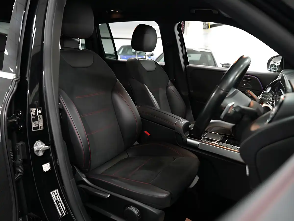 Used 2021 Mercedes-Benz Glb AMG Line (premium) Cosmos Black - Interior and Exterior details 11