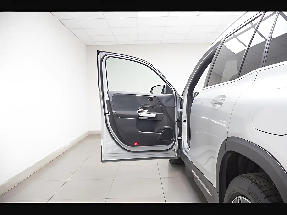 Used 2021 Mercedes-Benz Glb AMG Line (premium) Silver - Interior and Exterior details 20