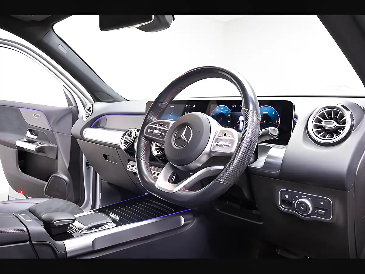 Used 2021 Mercedes-Benz Glb AMG Line (premium) Silver - Interior and Exterior details 8