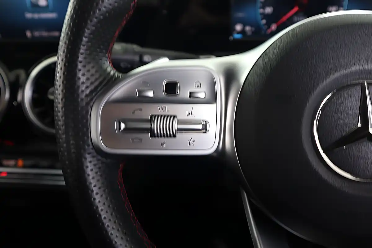 Used 2021 Mercedes-Benz Glb AMG Line White - Interior and Exterior details 11