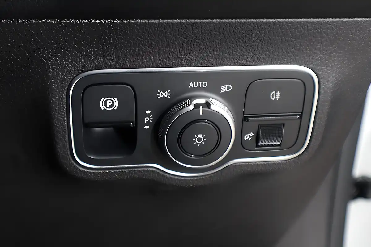 Used 2021 Mercedes-Benz Glb AMG Line White - Interior and Exterior details 13