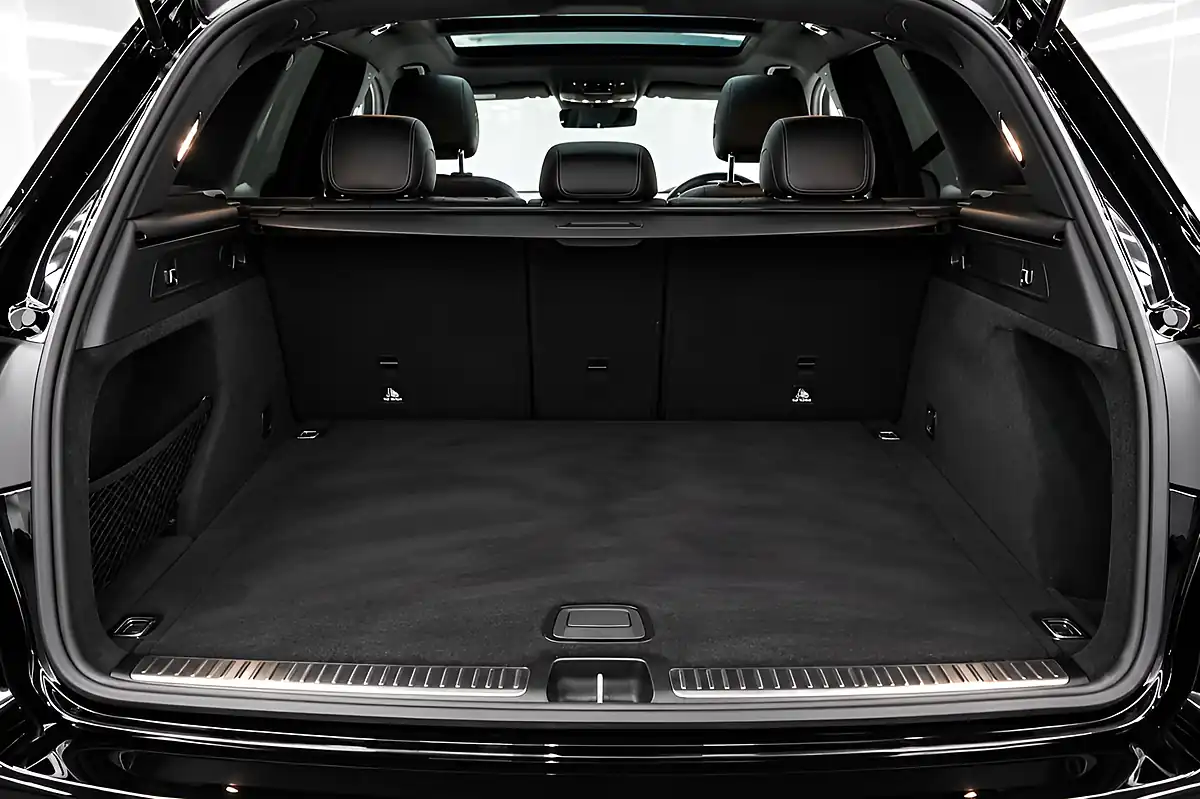 Used 2021 Mercedes-Benz Glc AMG Line Premium Plus Obsidian Black - Interior and Exterior details 6