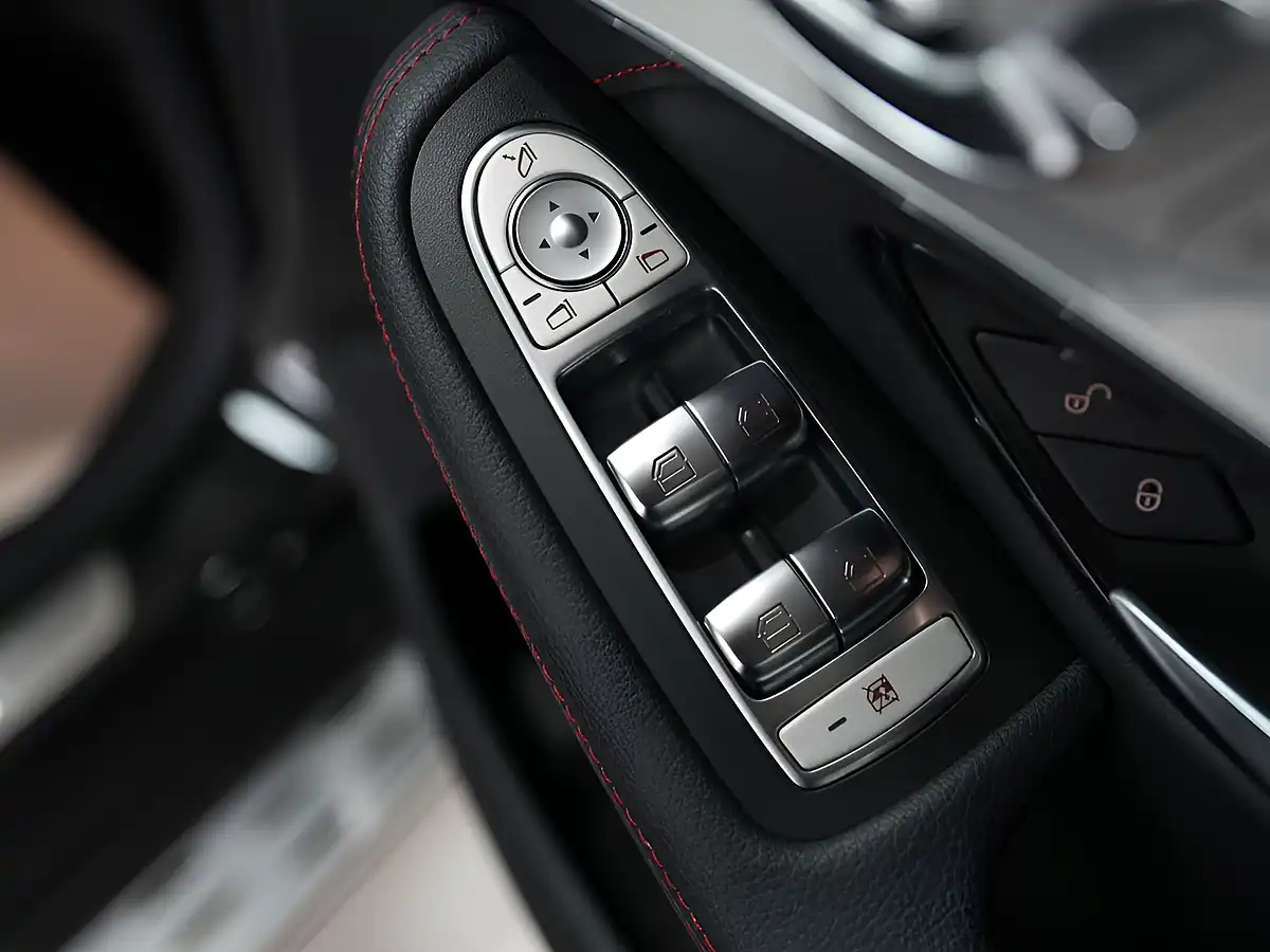 Used 2021 Mercedes-Benz Glc Premium Plus Obsidian Black - Interior and Exterior details 10