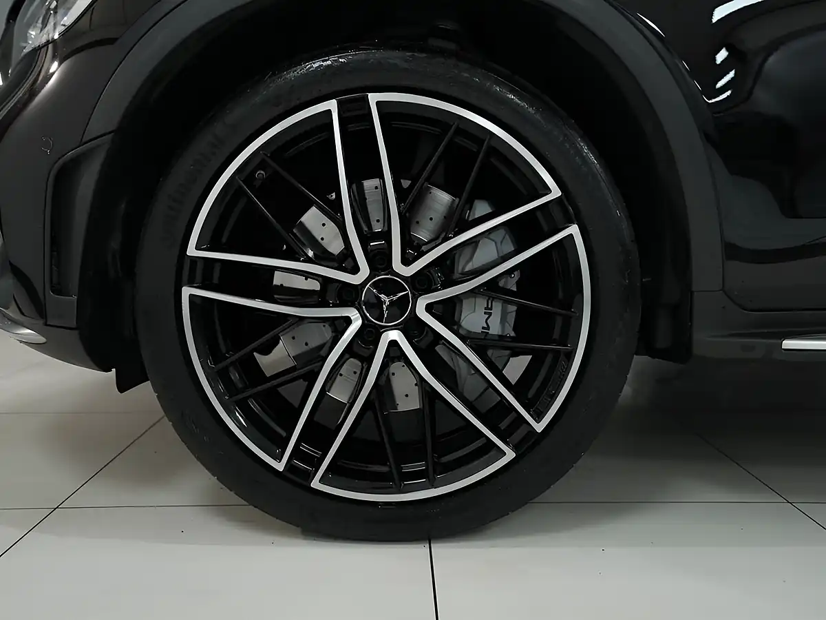 Used 2021 Mercedes-Benz Glc Premium Plus Obsidian Black - Interior and Exterior details 5