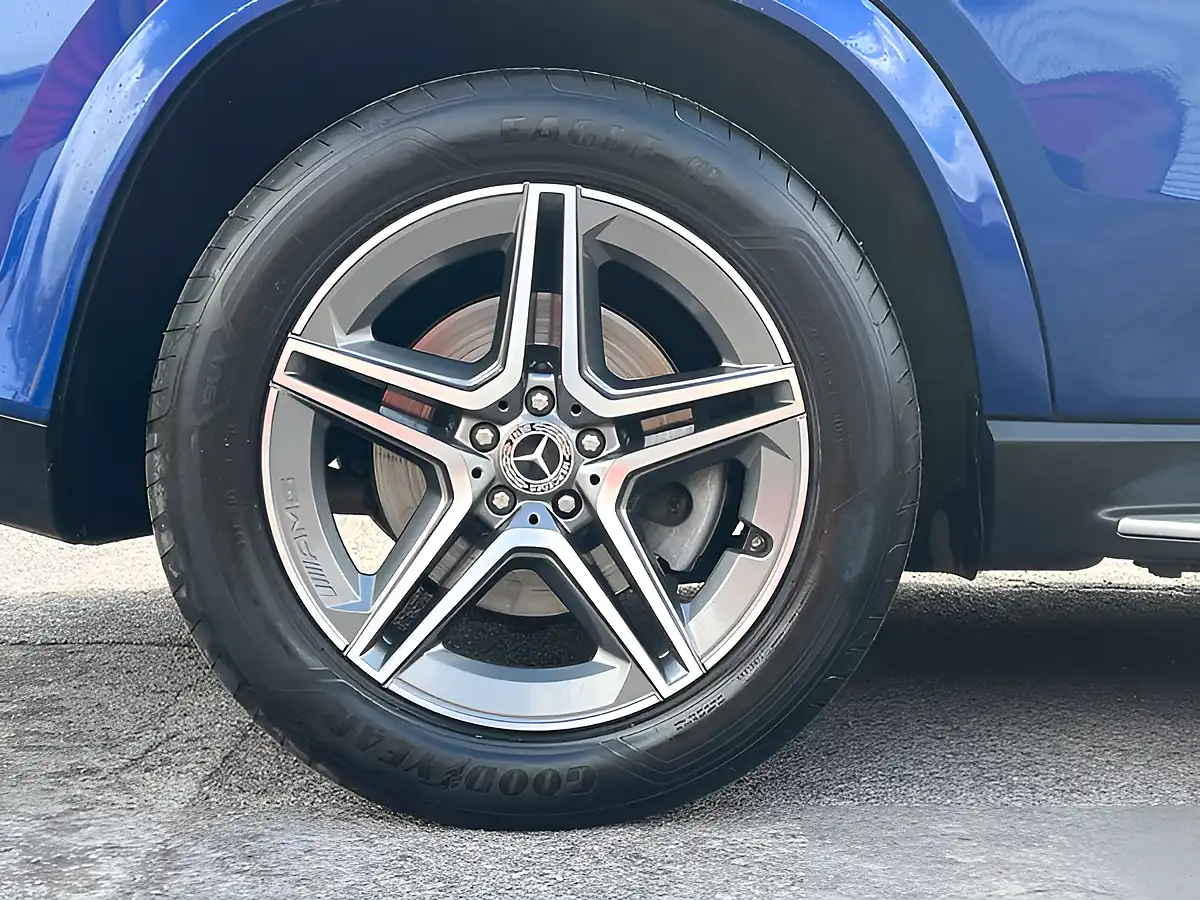 Used 2021 Mercedes-Benz Gle AMG Line Blue - Interior and Exterior details 7