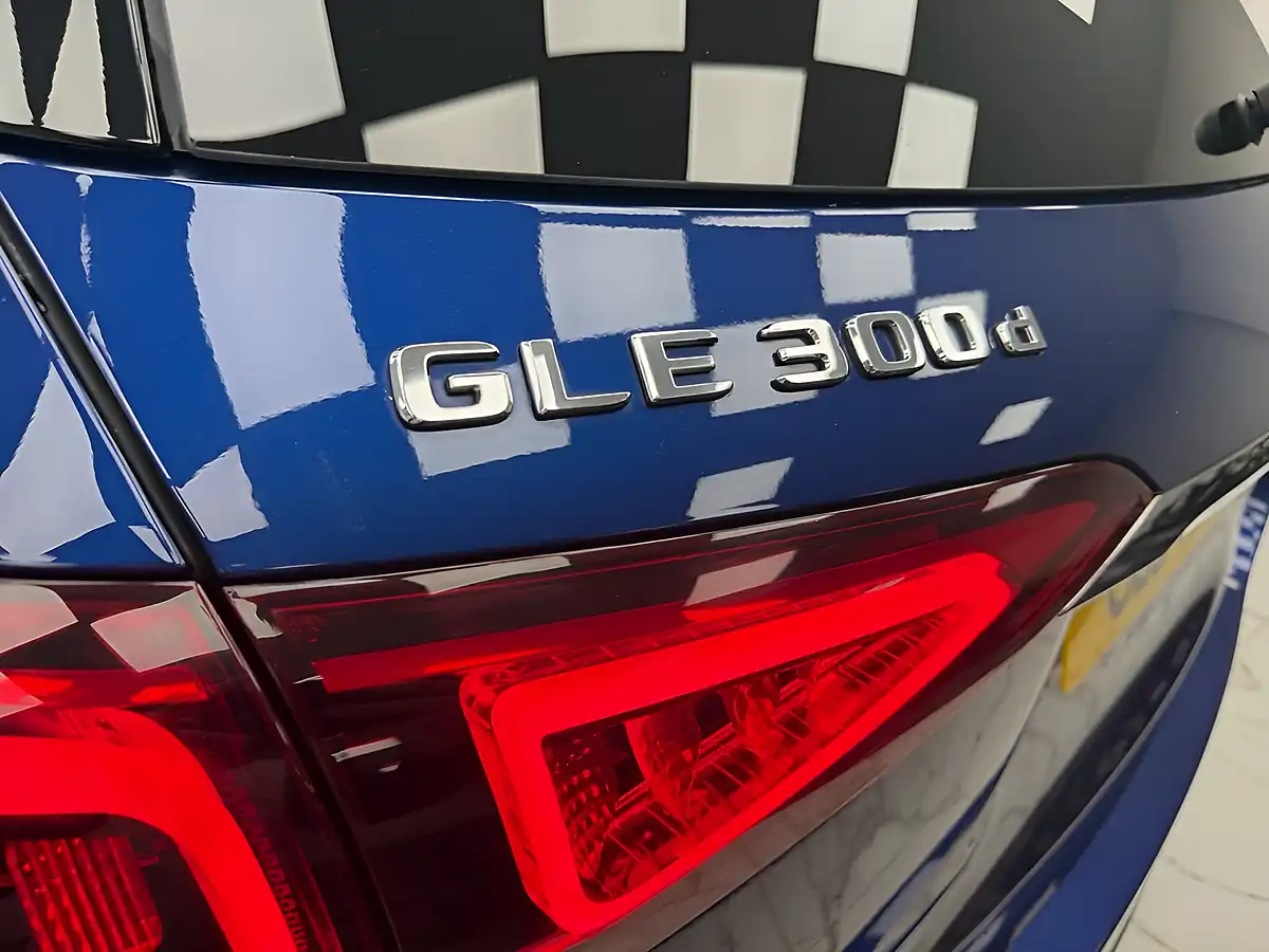 Used 2021 Mercedes-Benz Gle AMG Line (premium) Brilliant Blue - Interior and Exterior details 19