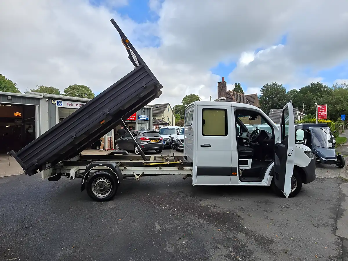 Used 2021 Mercedes-Benz Sprinter Crew Cab Tipper White - Interior and Exterior details 10