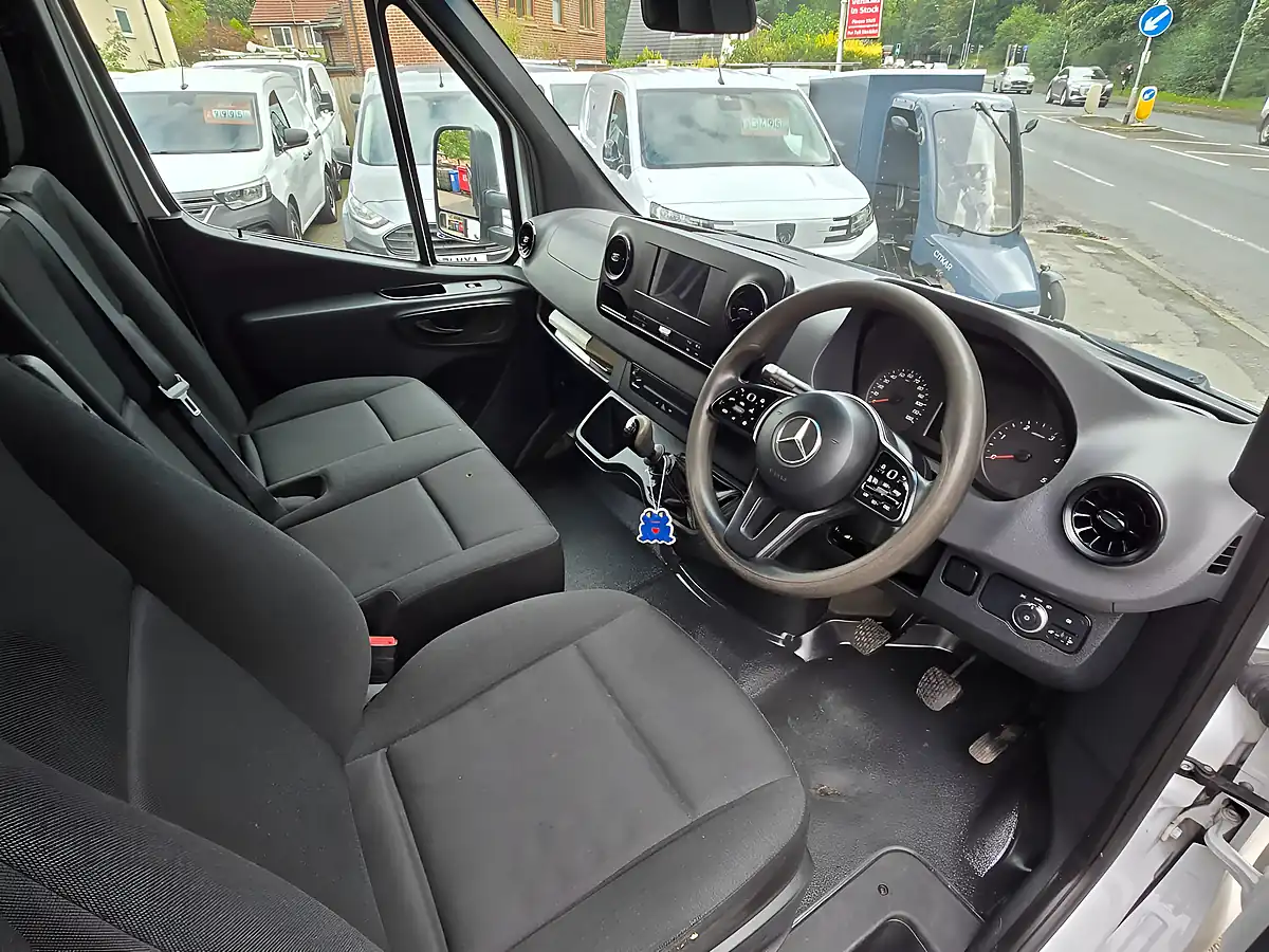 Used 2021 Mercedes-Benz Sprinter Crew Cab Tipper White - Interior and Exterior details 11