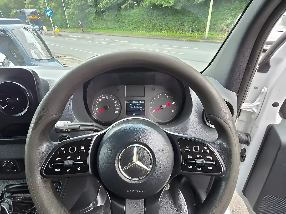 Used 2021 Mercedes-Benz Sprinter Crew Cab Tipper White - Interior and Exterior details 12