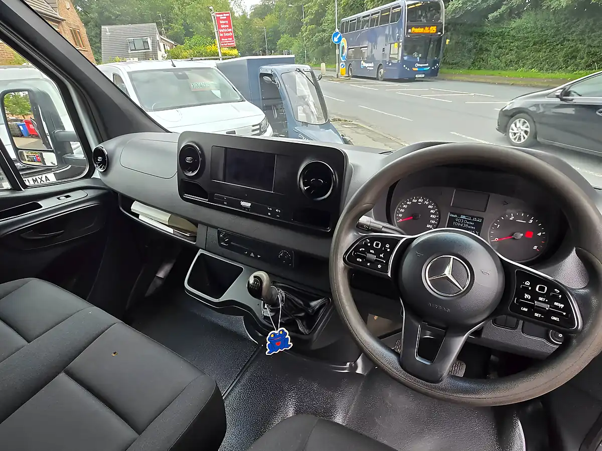 Used 2021 Mercedes-Benz Sprinter Crew Cab Tipper White - Interior and Exterior details 13