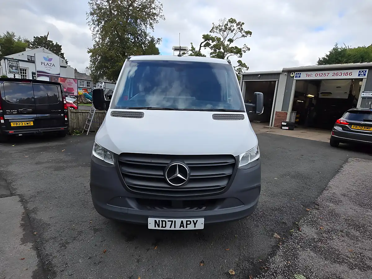 Used 2021 Mercedes-Benz Sprinter Crew Cab Tipper White - Interior and Exterior details 2