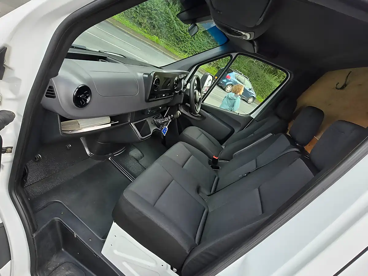 Used 2021 Mercedes-Benz Sprinter Crew Cab Tipper White - Interior and Exterior details 5