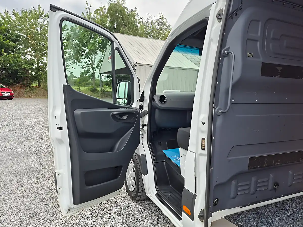 Used 2021 Mercedes-Benz Sprinter Premium White - Interior and Exterior details 12