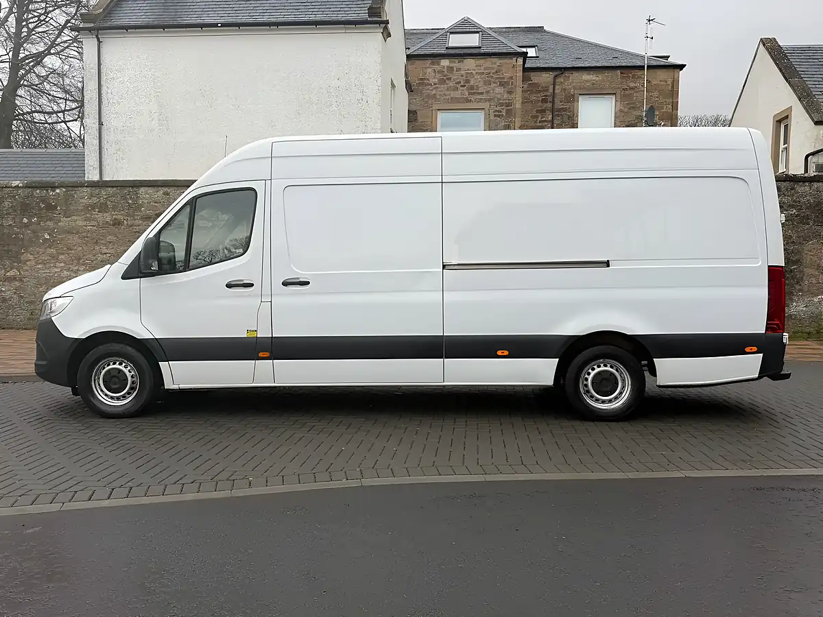 Used 2021 Mercedes-Benz Sprinter Progressive White - Interior and Exterior details 4