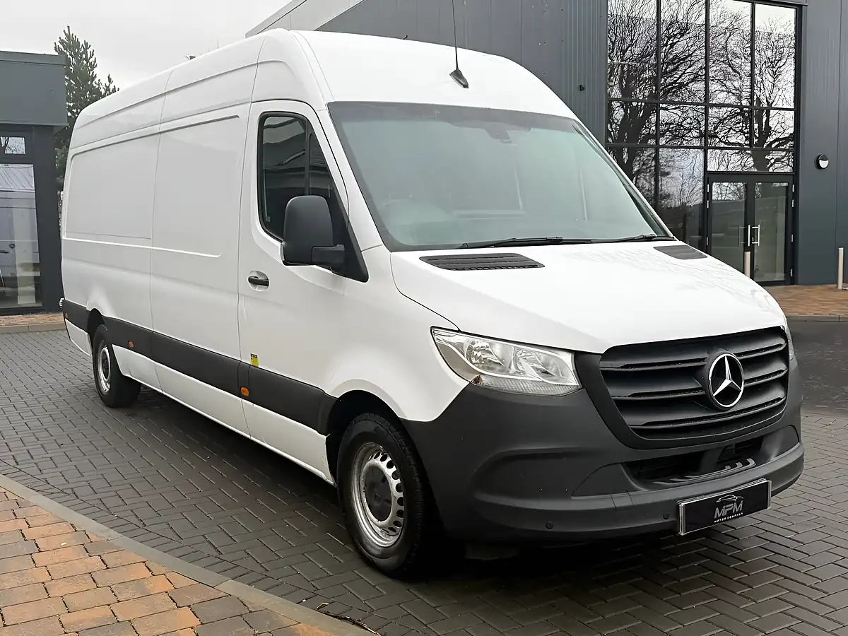 Used 2021 Mercedes-Benz Sprinter Progressive White - Interior and Exterior details 9
