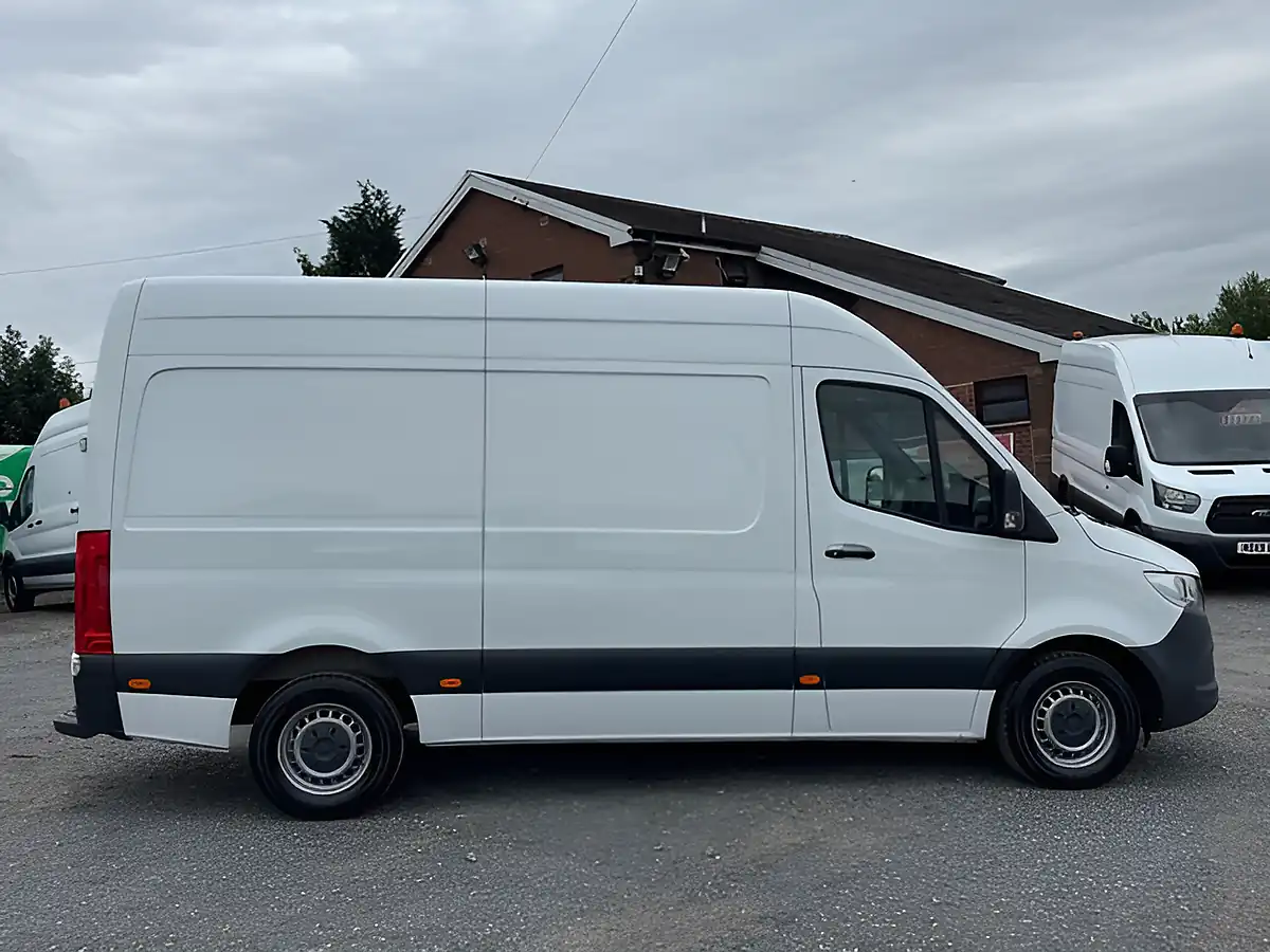 Used 2021 Mercedes-Benz Sprinter Progressive White - Interior and Exterior details 4