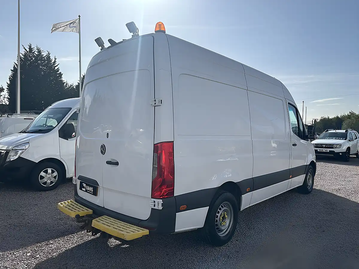 Used 2021 Mercedes-Benz Sprinter Progressive White - Interior and Exterior details 4